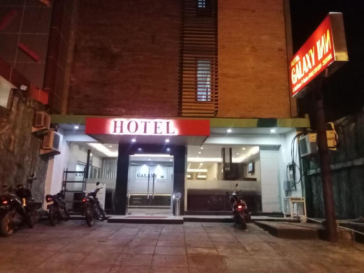 Galaxy Inn Baubau Exterior foto